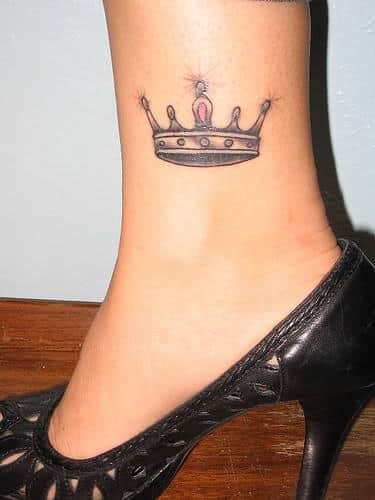 beautiful-grey-crown-tattoo-on-inner-ankle