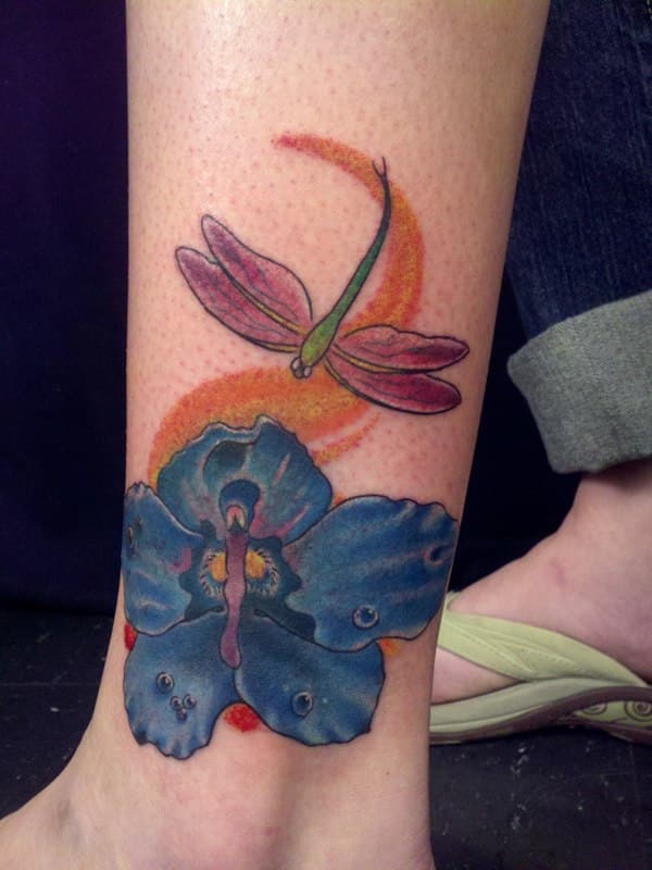 dragonfly-tattoo on leg
