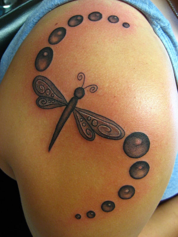 dragonfly-tattoo on shoulder