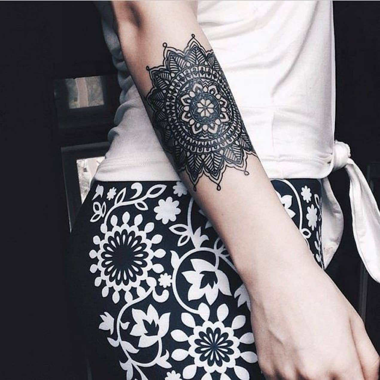 tattoo-mandala-detail-black
